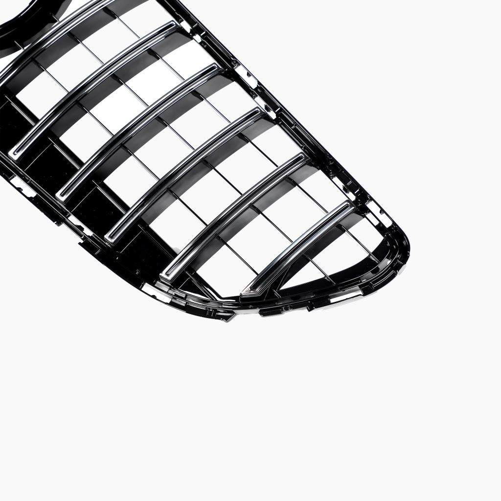 Benz CLS C218 front upper grille- details view