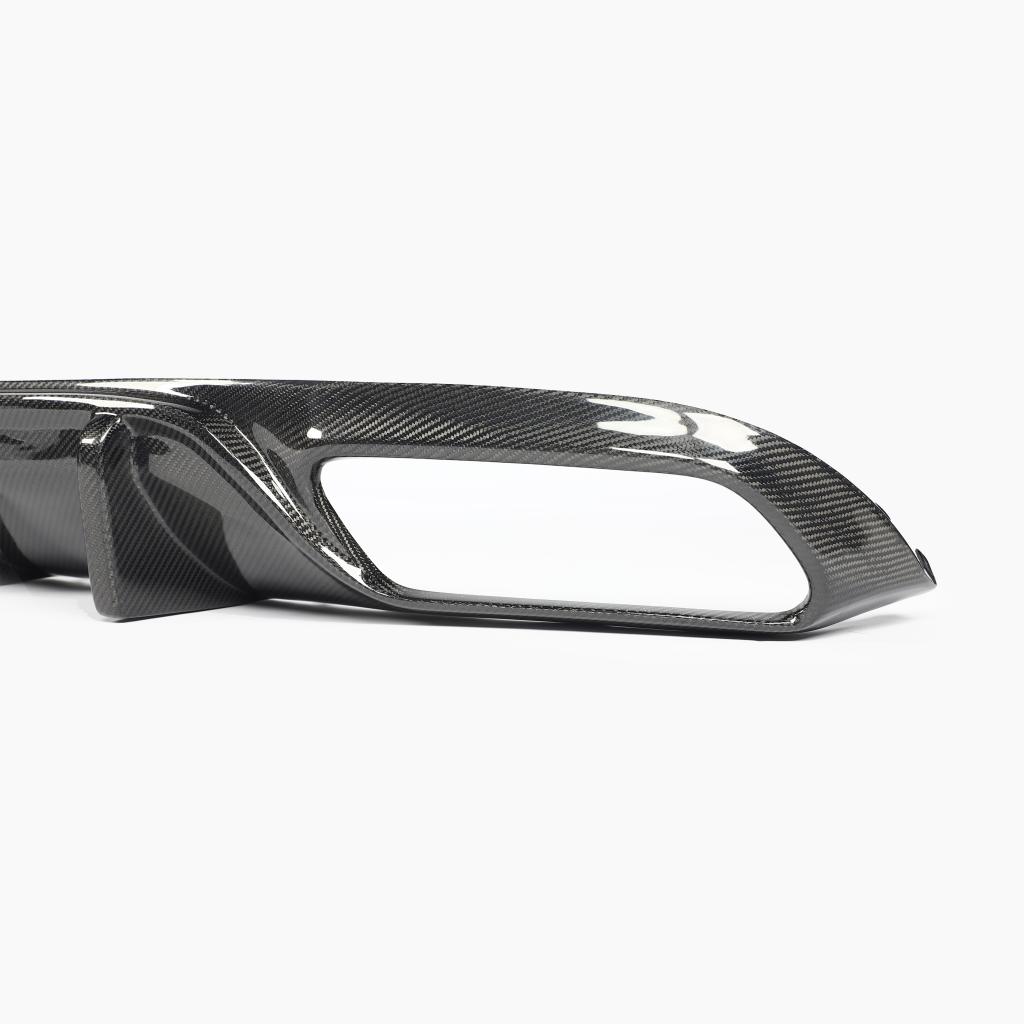 Mercedes-Benz C‑Class W205 Pre‑Facelift Coupé Rear Diffuser carbon fiber detail